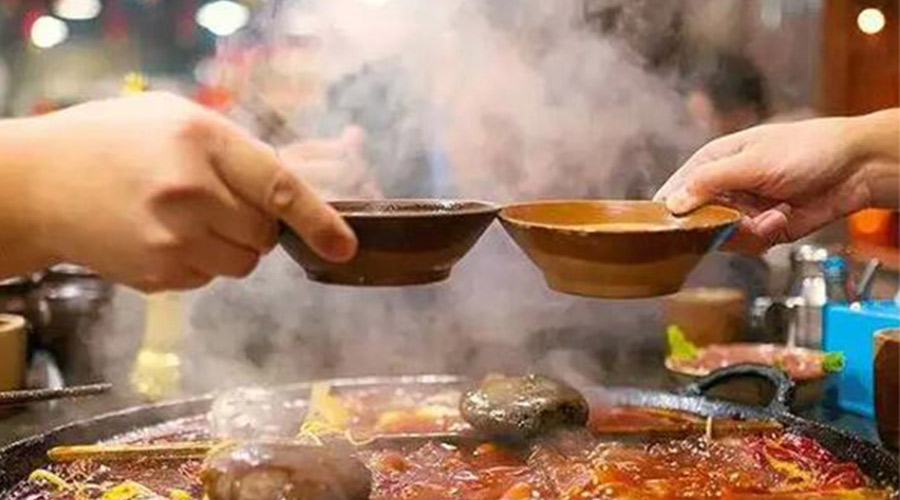 冬天火鍋團(tuán)建引來(lái)一身火鍋味  衣物烘干機(jī)化解職場(chǎng)尷尬！